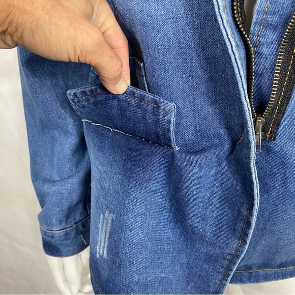 Women’s Lightly Distressed Denim Jacket - Picture 5 of 7